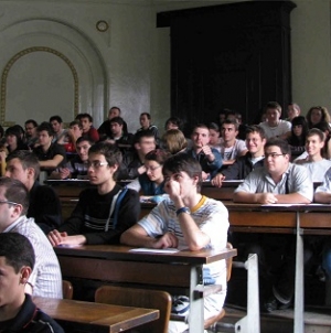 Examenul scris va înlocui lucrarea de licență