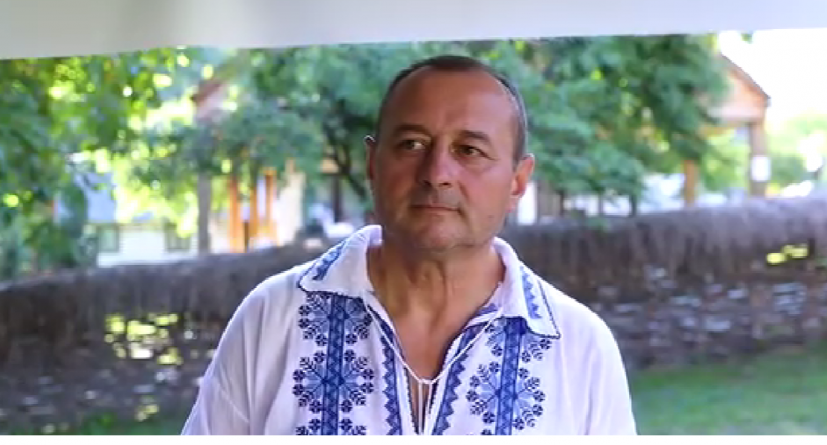 Meșterul popular Florin Ungur, dispus să-i învețe pe doritori tainele sculpturii