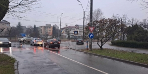 Circulație modificată în Baia Mare, la RFN: Indicator ”Obligatoriu la dreapta” către bulevardul Independenței