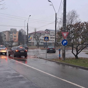 Circulație modificată în Baia Mare, la RFN: Indicator ”Obligatoriu la dreapta” către bulevardul Independenței