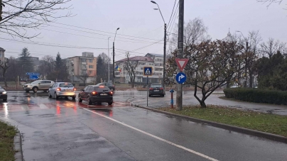 Circulație modificată în Baia Mare, la RFN: Indicator ”Obligatoriu la dreapta” către bulevardul Independenței