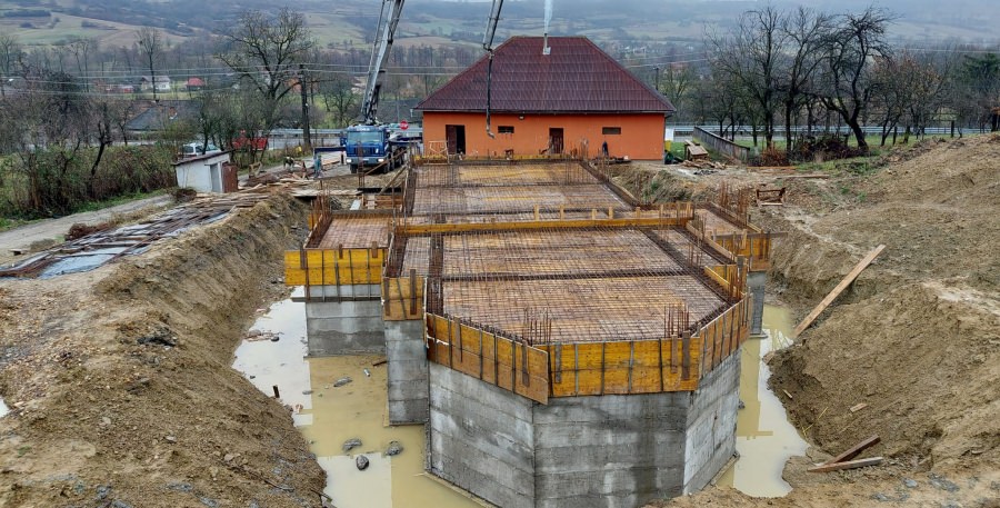 Lucrări intense în Lăschia, la noul lăcaș de cult cu hramul ”Duminica Sfinților Români”