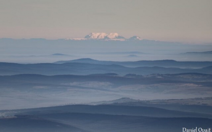 Munții Tibleș și Rodnei, vizibili din Făgăraș