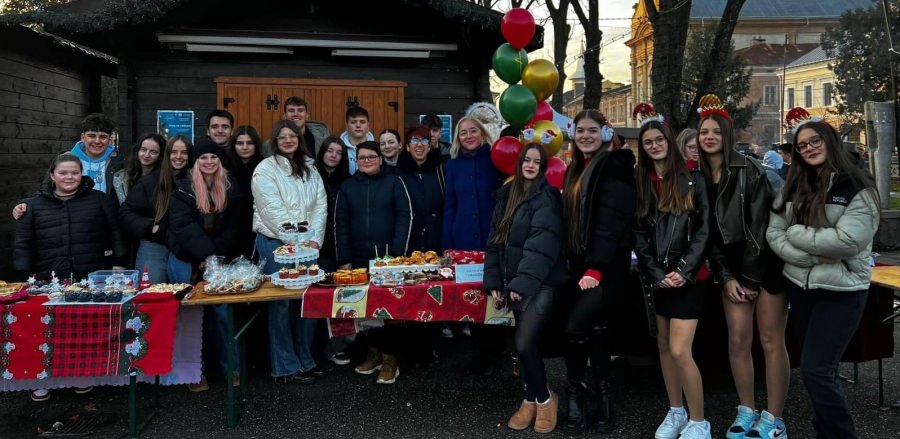 Sighetu Marmației: Târgul de Crăciun a adunat 11 unități de învățământ în Parcul Central