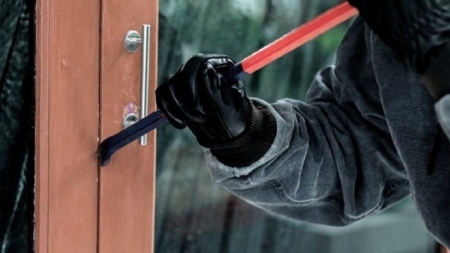 Cum ne protejam casa de hoți, în noaptea dintre ani