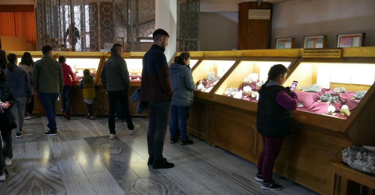 Record de vizitatori în 2023 la Muzeul de Mineralogie din Baia Mare