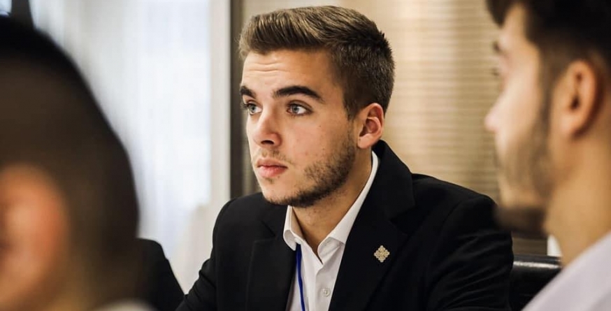 De vorbă cu Paul Coza, dirijorul Grupului Vocal ASCOR Baia Mare: „Am descoperit aici un spirit și o comuniune sacră, care te inspiră să trăiești atât de frumos, liber și responsabil ca tânăr creștin”