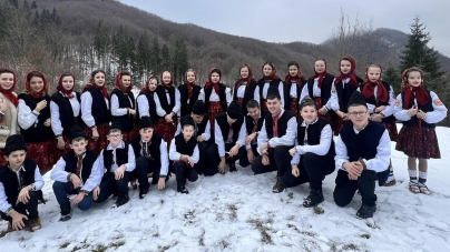 Colinde la Bastionul Măcelarilor din Baia Mare pentru comunitatea care sărbătorește Crăciunul pe rit vechi