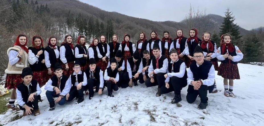 Colinde la Bastionul Măcelarilor din Baia Mare pentru comunitatea care sărbătorește Crăciunul pe rit vechi