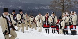 Ansamblul „Transilvania” și alți artiști îndrăgiți vor evolua pe scenă în Ruscova cu ocazia Anului Nou pe rit vechi și la împlinirea a 651 de ani de la atestarea comunei