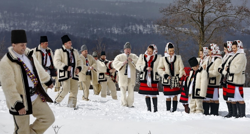 Ansamblul „Transilvania” și alți artiști îndrăgiți vor evolua pe scenă în Ruscova cu ocazia Anului Nou pe rit vechi și la împlinirea a 651 de ani de la atestarea comunei