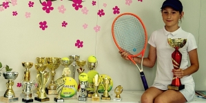 Multă muncă și ambiție: Să o susținem pe Raluka Matei în drumul său spre îndeplinirea visului de a ajunge o mare tenismenă