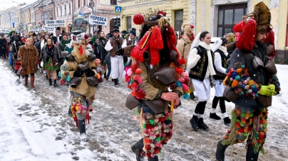 Tradiție și culoare: Sighetu Marmației a găzduit a XXXI-a ediție a Festivalului Internațional de Colinde, Datini și Obiceiuri de Iarnă la Ucraineni