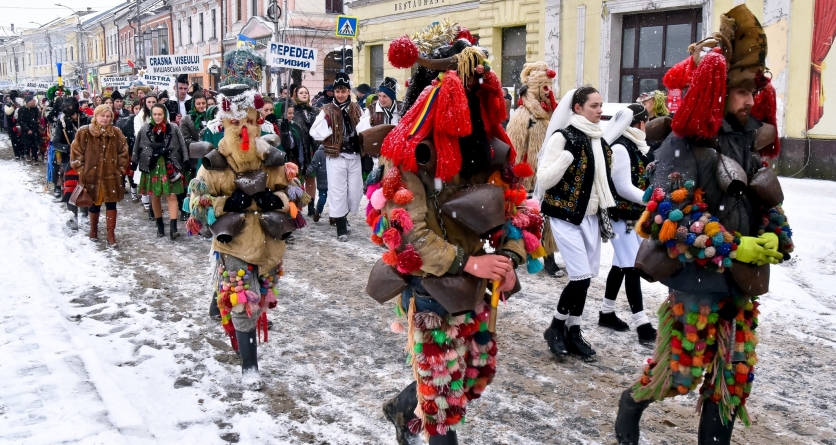 Tradiție și culoare: Sighetu Marmației a găzduit a XXXI-a ediție a Festivalului Internațional de Colinde, Datini și Obiceiuri de Iarnă la Ucraineni