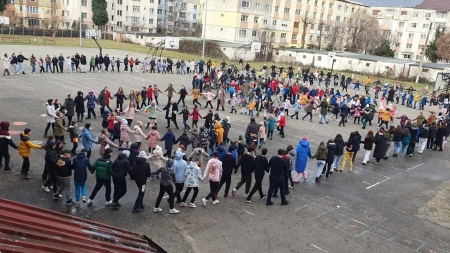 „Mica Unire” a fost sărbătorită anticipat la Şcoala „Alexandru Ioan Cuza” din Baia Mare