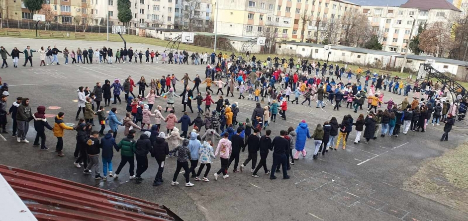„Mica Unire” a fost sărbătorită anticipat la Şcoala „Alexandru Ioan Cuza” din Baia Mare