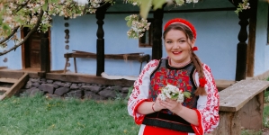 De vorbă cu muzeograf Gabriela Filip; Copilăria în satul bunicilor a ajutat-o să-și găsească menirea