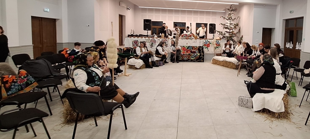 Obicei reînviat: Șezătoare ca pe vremea bunicilor organizată în Bontăieni