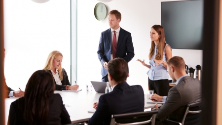 Șase din zece români se tem de eșecul în afaceri