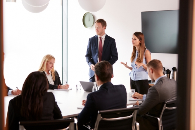 Șase din zece români se tem de eșecul în afaceri