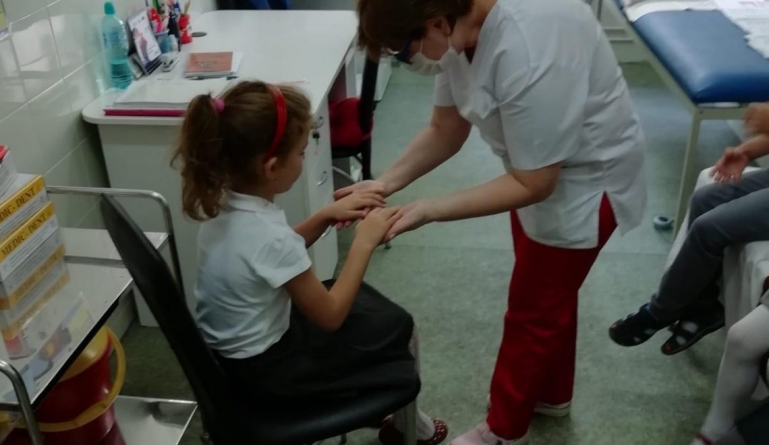 Asistentele din școli și grădinițe vor fi angajate ale primăriilor