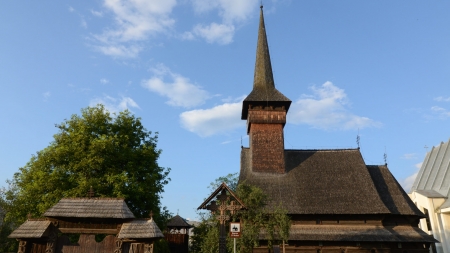 Biserica din mijlocul localității Bogdan Vodă