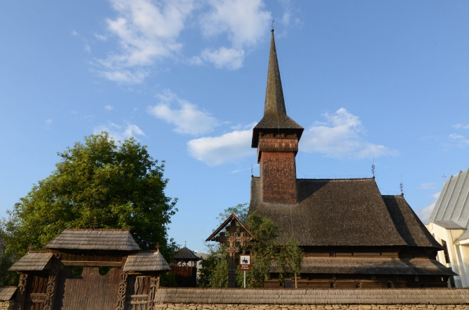 Biserica din mijlocul localității Bogdan Vodă