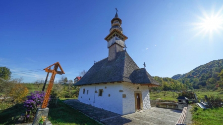 Biserica „Adormirea Maicii Domnului” din Copalnic are o vechime de 289 de ani