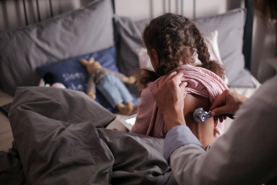 Cum se acordă şi cum se impozitează concediul medical pentru îngrijirea copilului, în 2024