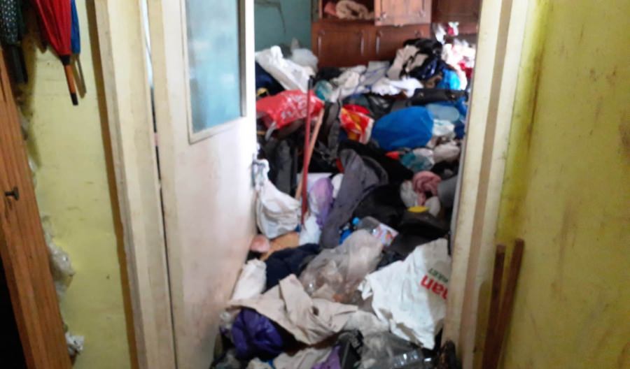 Apartament din Baia Mare, pericol pentru sănătatea publică. Tone de deșuri, găsite în interior