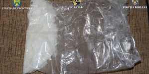 Doi tineri, cercetați pentru trafic de droguri de mare risc