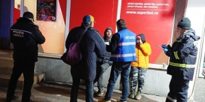 Cinci persoane fără adăpost, transportate la un azil de noapte din Baia Mare
