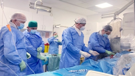 Trei cazuri medicale complexe, rezolvate la Spitalul Județean. Procedurile, o premieră pentru un spital nonuniversitar