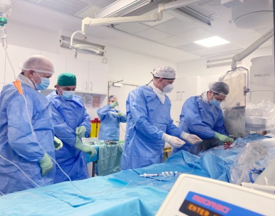 Trei cazuri medicale complexe, rezolvate la Spitalul Județean. Procedurile, o premieră pentru un spital nonuniversitar