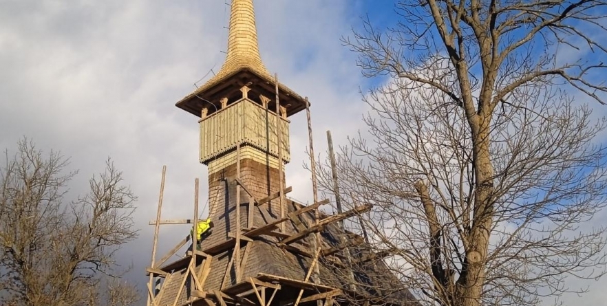 O biserică din Sălaj, refăcută cu ajutorul meșterilor maramureșeni