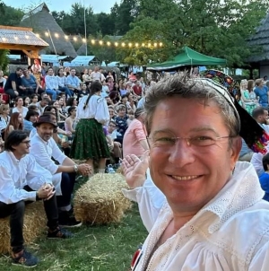 Un apropiat al Maramureșului: Pavel Bartoș, artistul care iubește tradițiile, împlinește o vârstă frumoasă