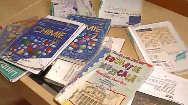 Un nou an școlar cu manuale vechi, pentru liceeni