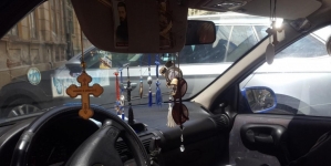 Ce amendă îți aduce brădulețul odorizant pus la oglinda retrovizoare a masinii