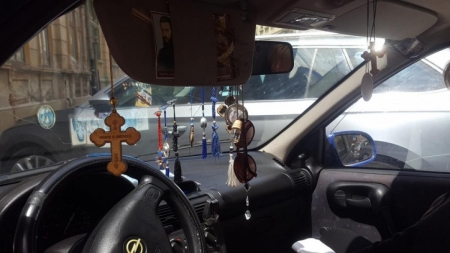 Ce amendă îți aduce brădulețul odorizant pus la oglinda retrovizoare a masinii