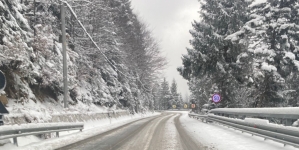 Se circulă în condiții de iarnă în Pasul Gutâi