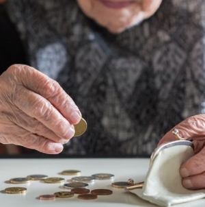 Pensionarii primesc medicamente compensate 90%. Guvernul a majorat plafonul veniturilor celor care pot beneficia de reducere