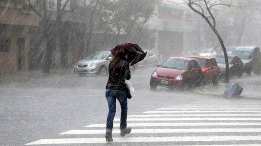 Prognoza meteo. Vreme caldă și Cod galben de vânt și precipitații