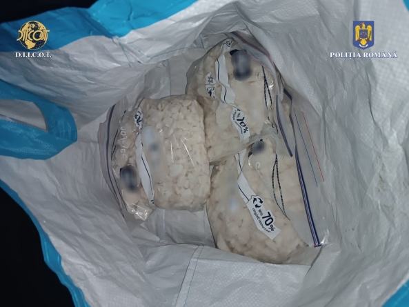 Arestați preventiv pentru trafic de produse stupefiante