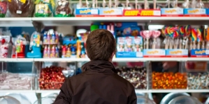 Sucurile cu zahăr și dulciurile, mai scumpe în Noul An