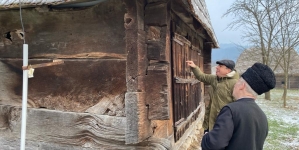 Părintele Marius N. Lauruc și istoricul Teofil Ivanciuc, despre redescoperirea uneia dintre cele mai vechi biserici de lemn ale ucrainenilor din România