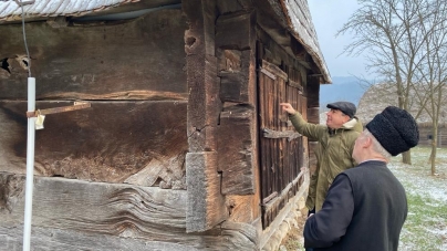 Părintele Marius N. Lauruc și istoricul Teofil Ivanciuc, despre redescoperirea uneia dintre cele mai vechi biserici de lemn ale ucrainenilor din România