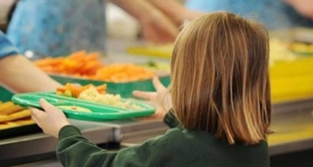 Elevii Liceului Tehnologic de Transporturi Auto Baia Sprie vor beneficia de programul „Masă sănătoasă”