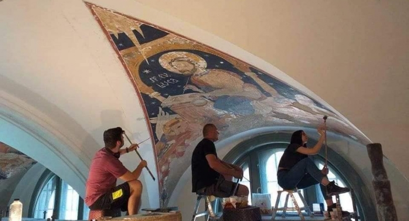 Pereții Centrului Cultural Pastoral din Sighet păstrează pictura lui Traian Bilțiu-Dăncuș, care timp de peste 60 de ani a fost acoperită cu mai multe straturi de vopsea