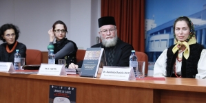 PS Părinte Iustin, prezent la lansarea cărții „Programul iconografic din bisericile de lemn maramureșene – document istoric și discurs teologic”, scrisă de dr. Dumitrița Daniela Filip