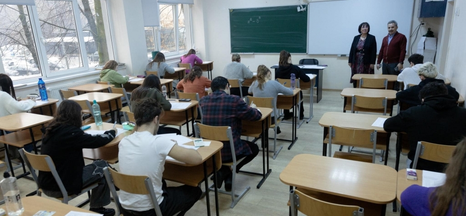 Peste 120 de elevi au susținut simularea examenului de admitere la Facultatea de Medicină și Farmacie din Oradea